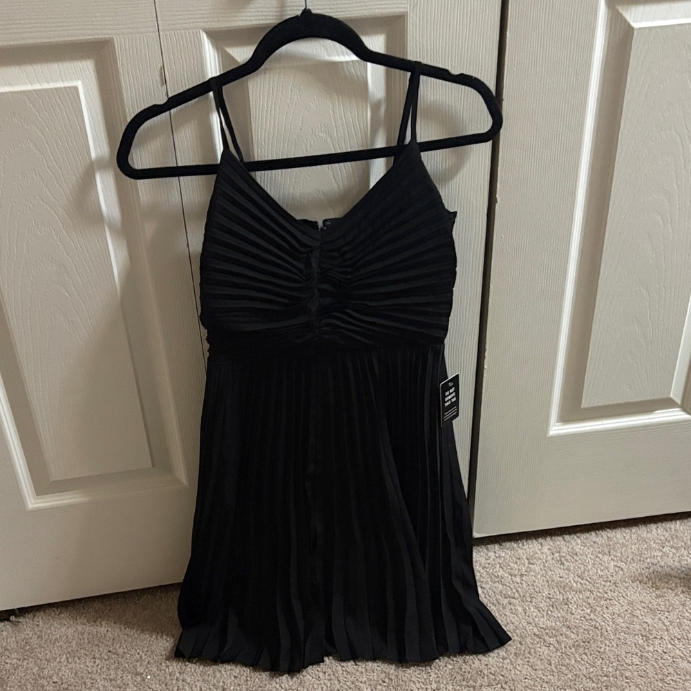 Express Black Pleated Midi Dress